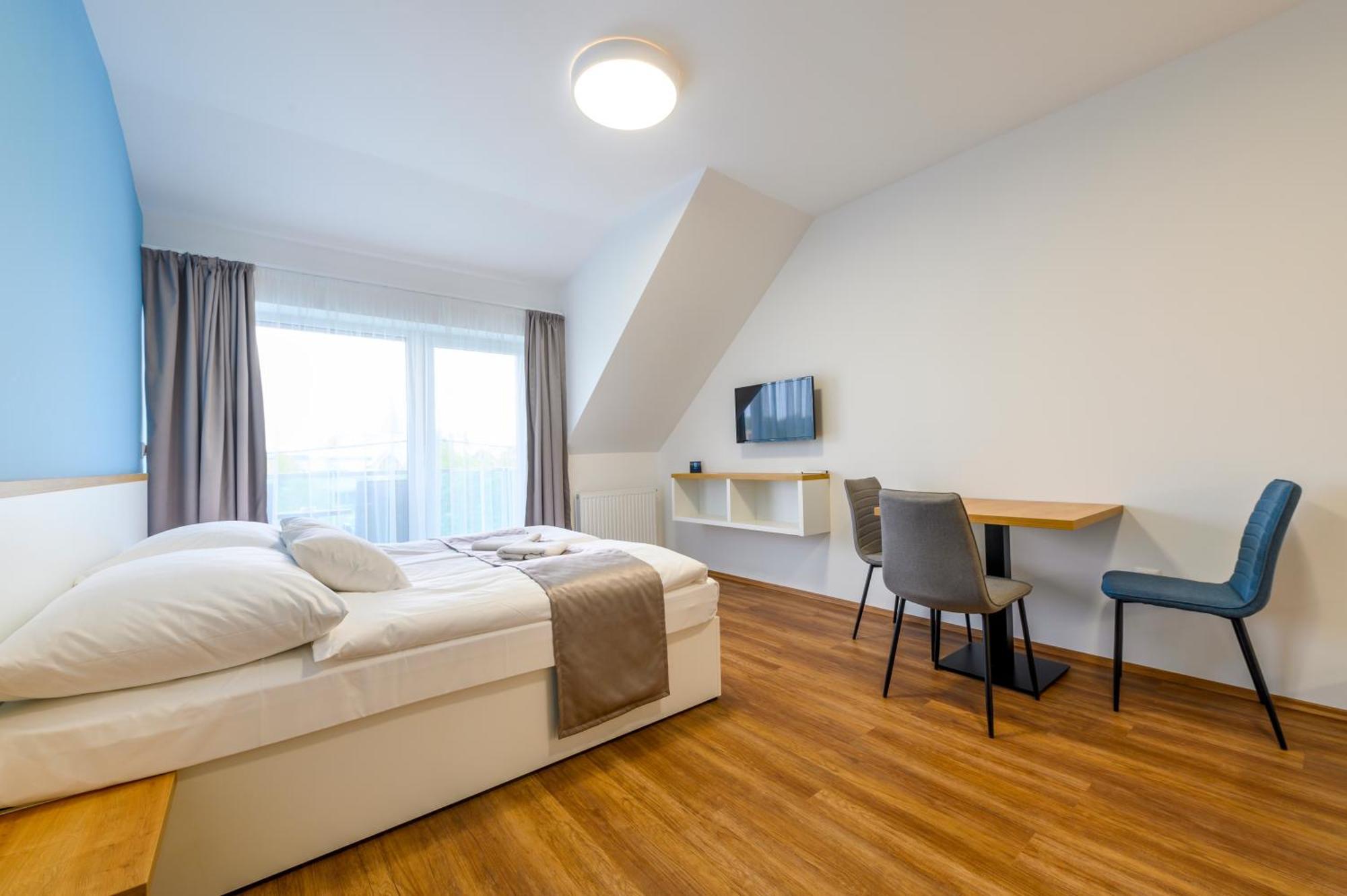 Berill Suites Sarvar Bagian luar foto