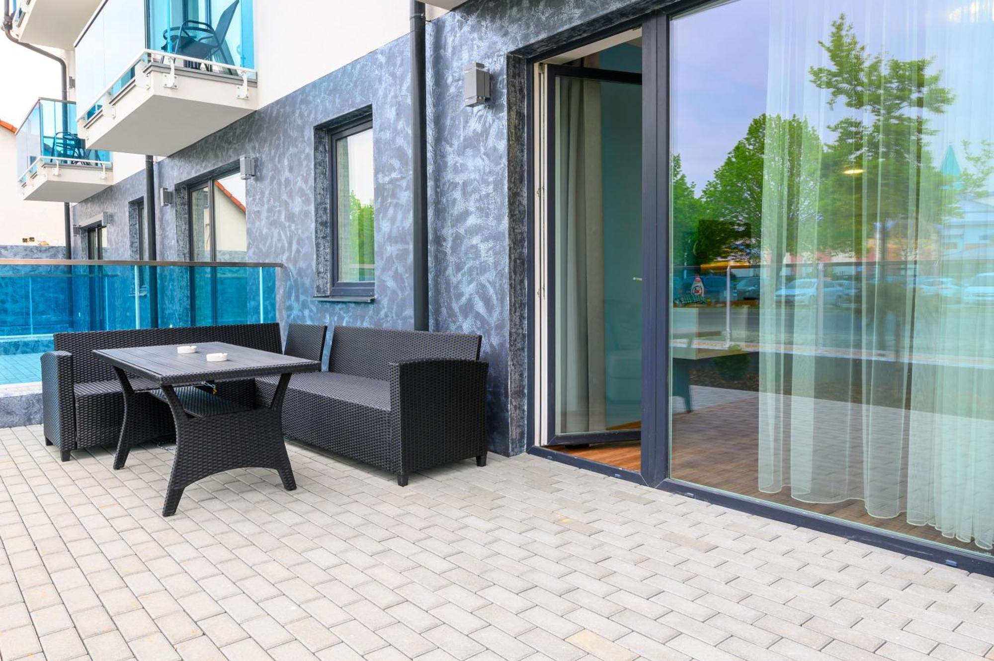 Berill Suites Sarvar Bagian luar foto