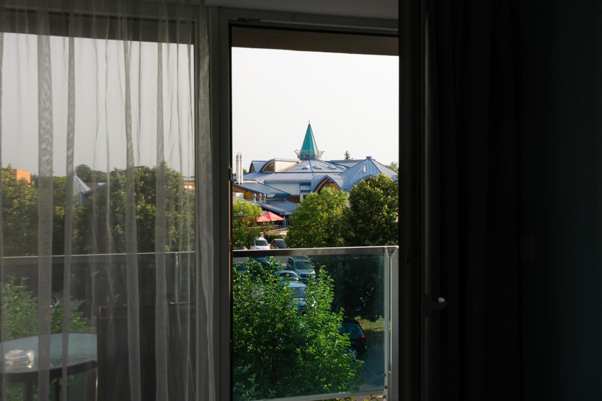 Berill Suites Sarvar Bagian luar foto