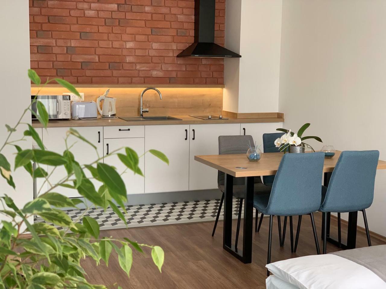 Berill Suites Sarvar Bagian luar foto