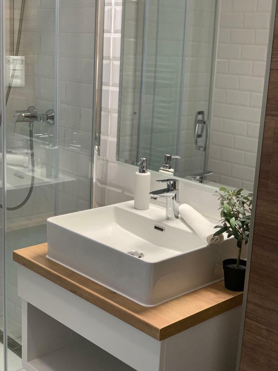 Berill Suites Sarvar Bagian luar foto