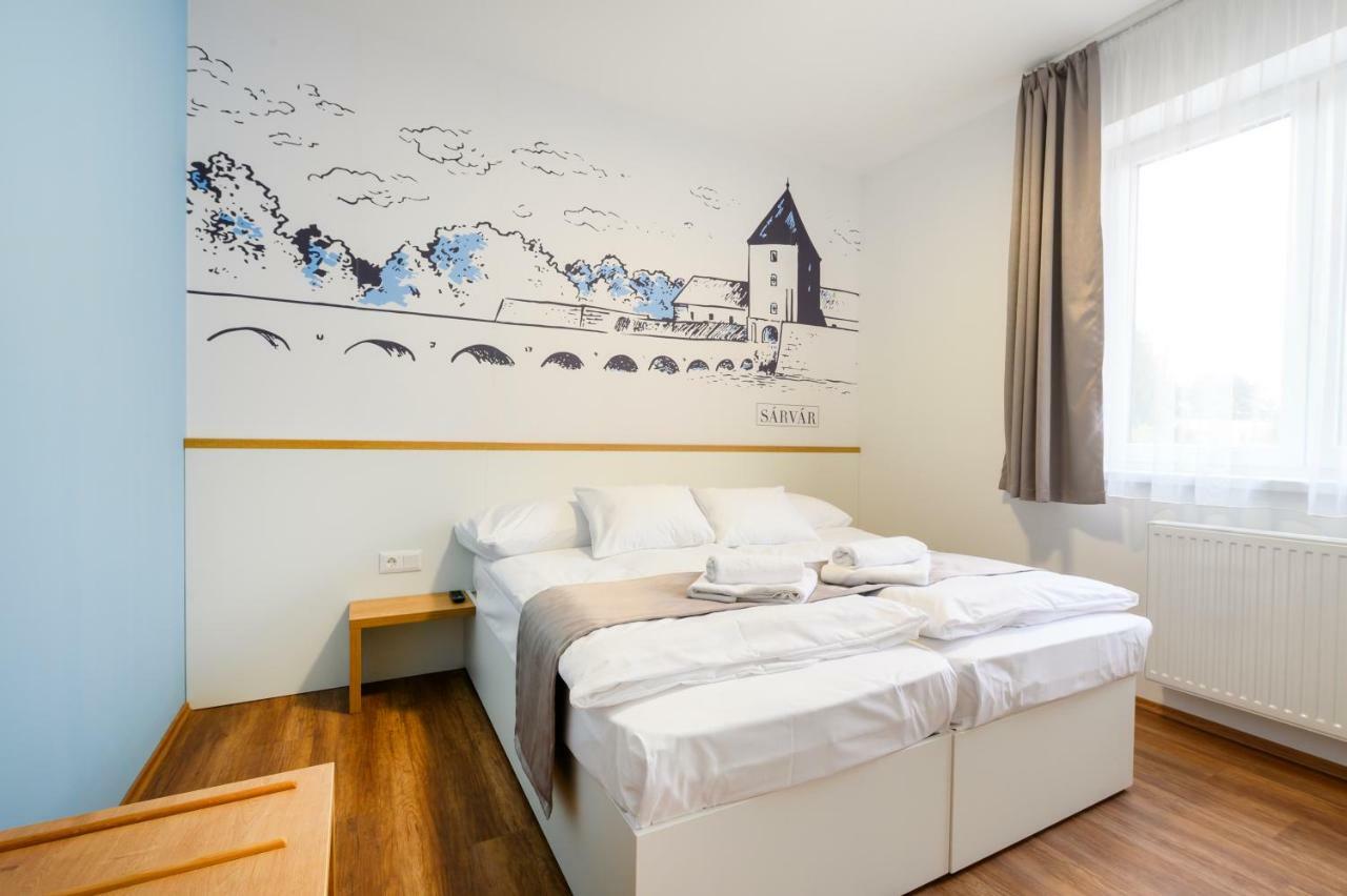 Berill Suites Sarvar Bagian luar foto
